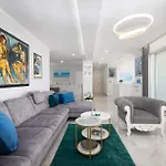 New -150M2 Penthouse With Shared Pool - Villa Smaragd